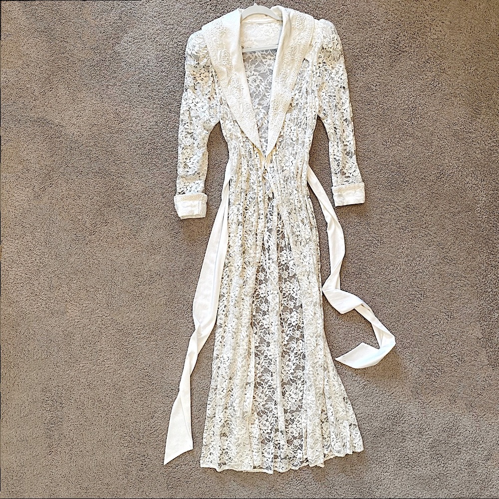 Incredibly RARE VINTAGE Jonquil by Diane Samandri Lace Bridal Peignoir Robe